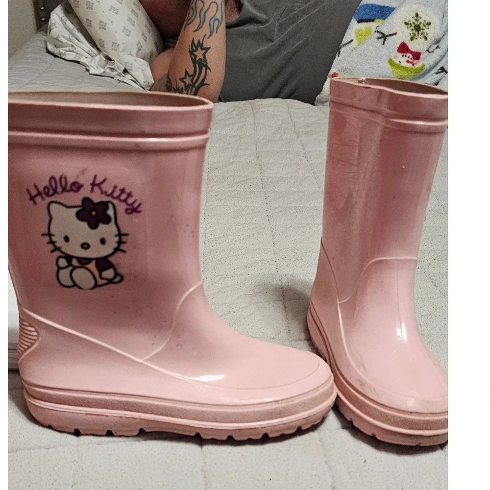 Hello Kitty Pink Rubber Rain Boots Kids Size 30 Waterproof Lug Sole Sanrio